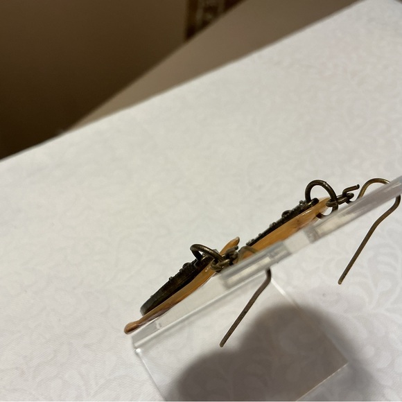 Brasstone Hardware on Gold Mother of Pearl Shell Drop - Picture 7 of 7